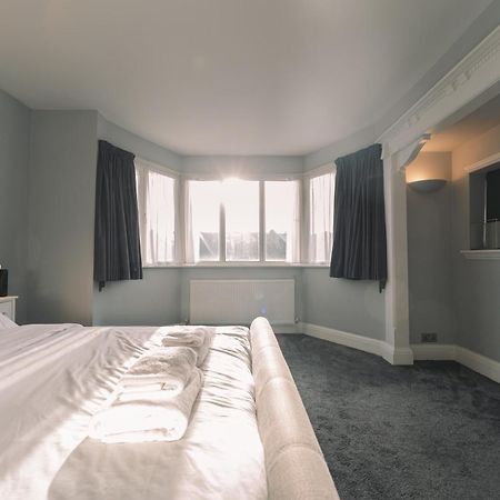 Modern Flat By The Underground. Apartment Лондон Екстериор снимка