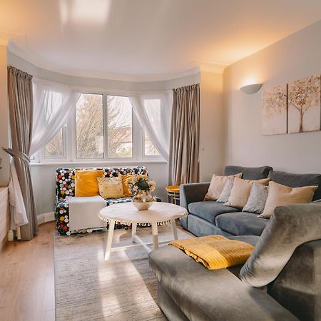 Modern Flat By The Underground. Apartment Лондон Екстериор снимка