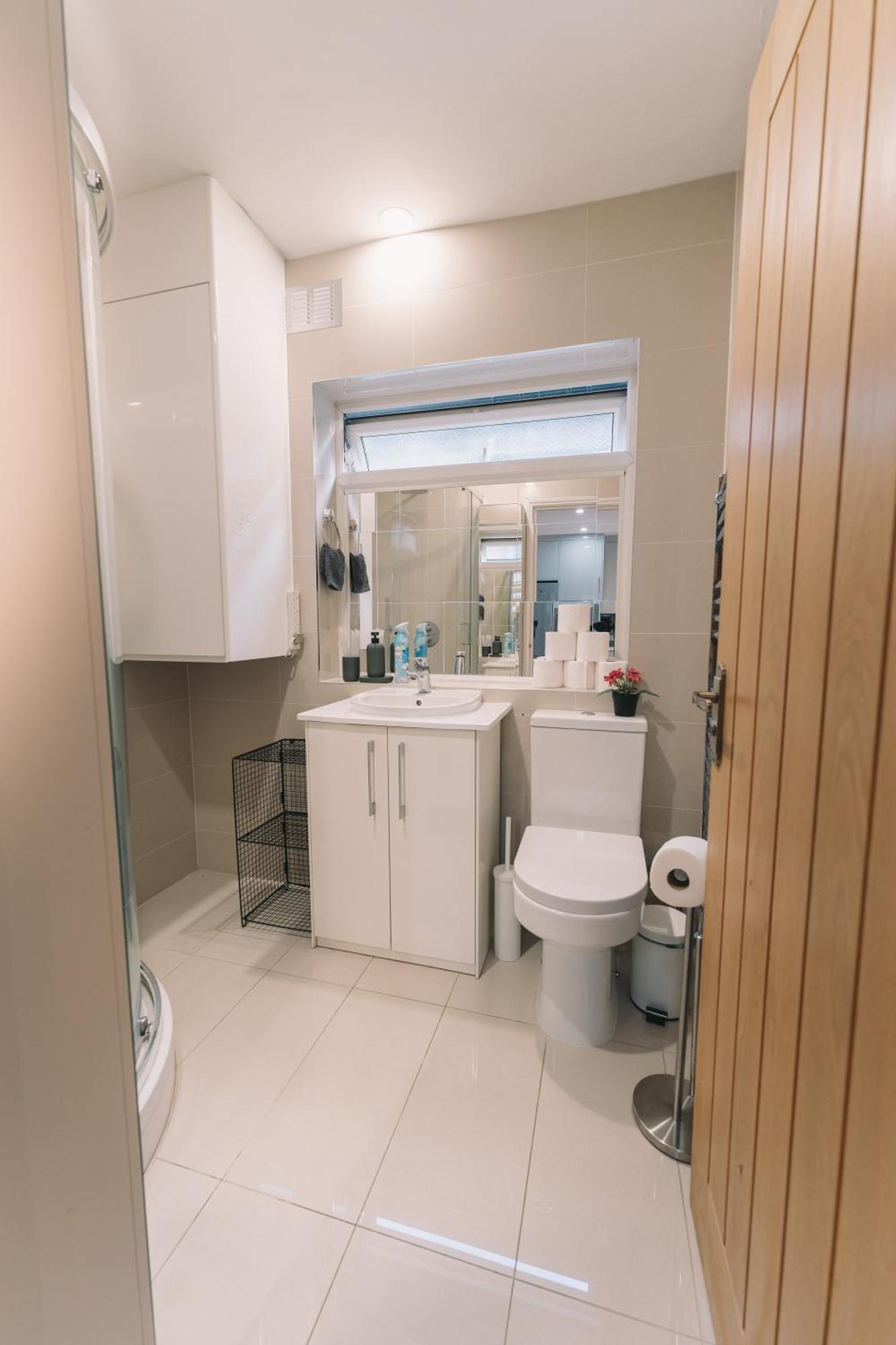 Modern Flat By The Underground. Apartment Лондон Екстериор снимка
