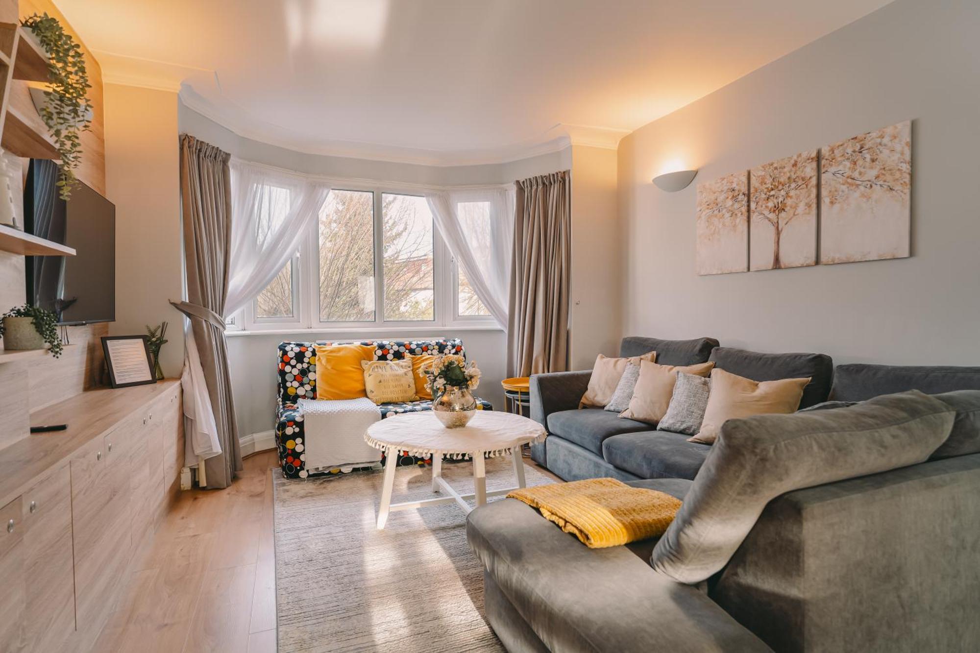 Modern Flat By The Underground. Apartment Лондон Екстериор снимка