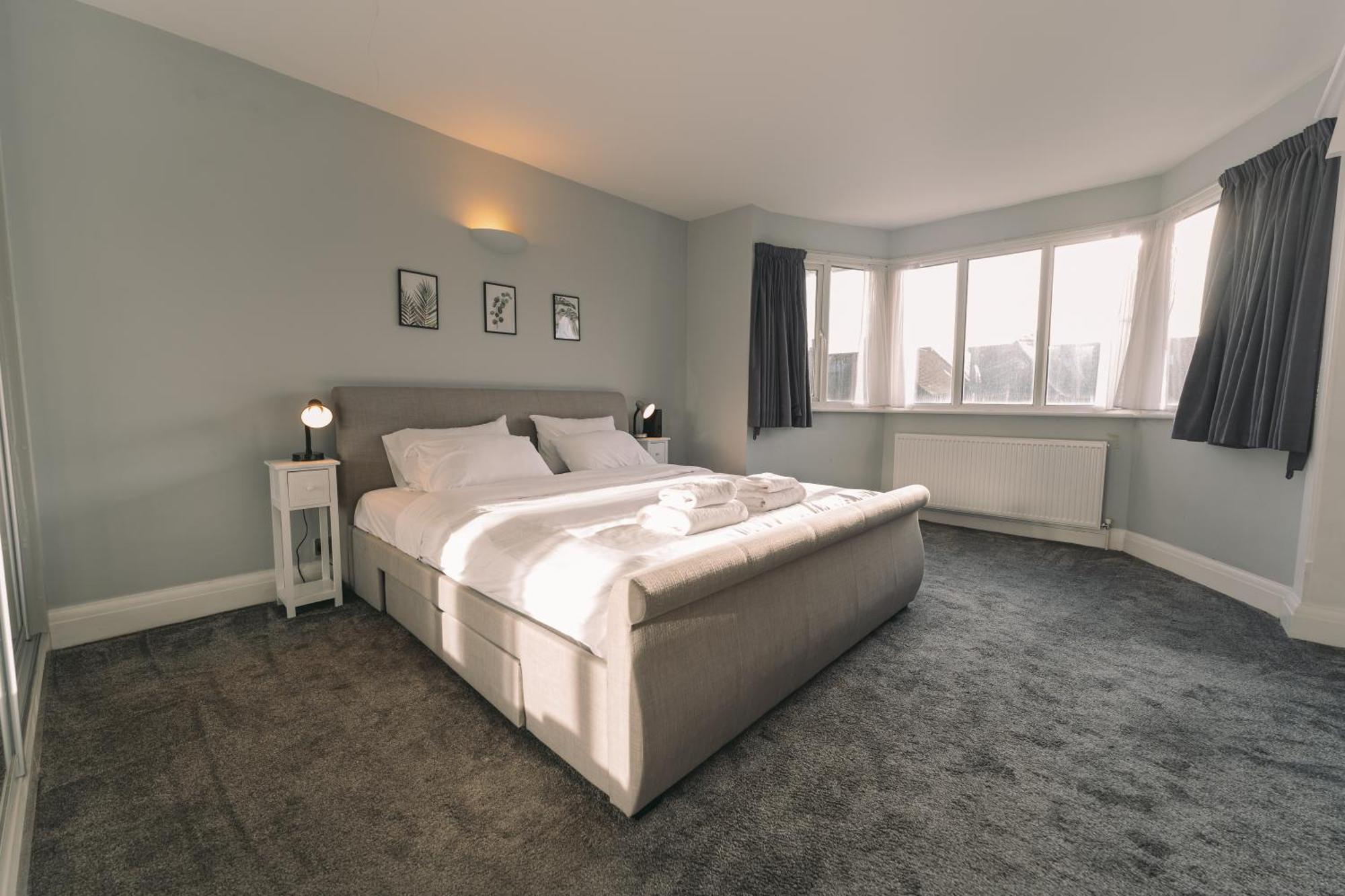 Modern Flat By The Underground. Apartment Лондон Екстериор снимка