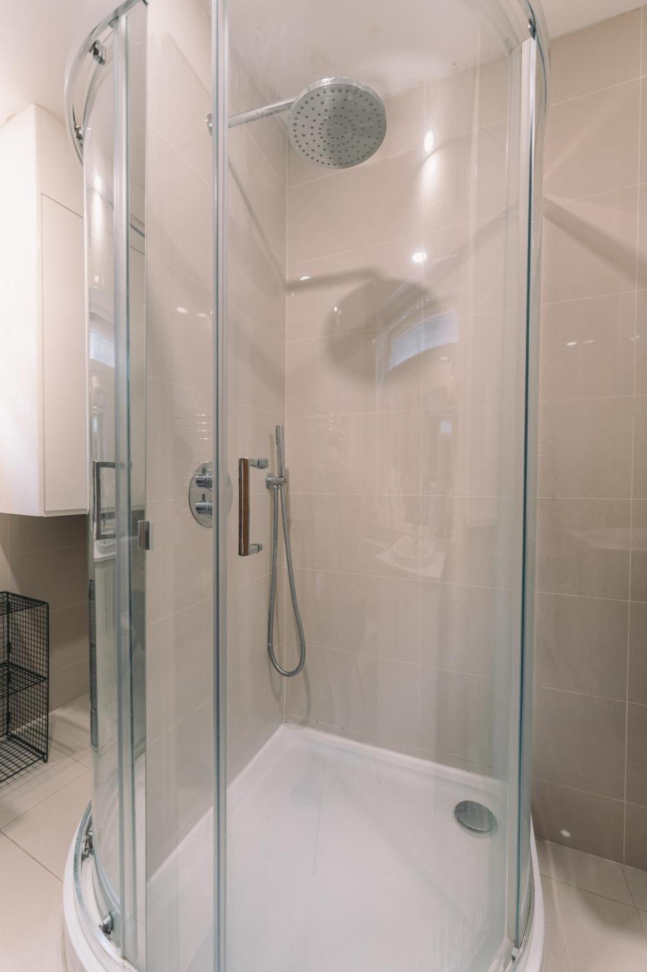 Modern Flat By The Underground. Apartment Лондон Екстериор снимка