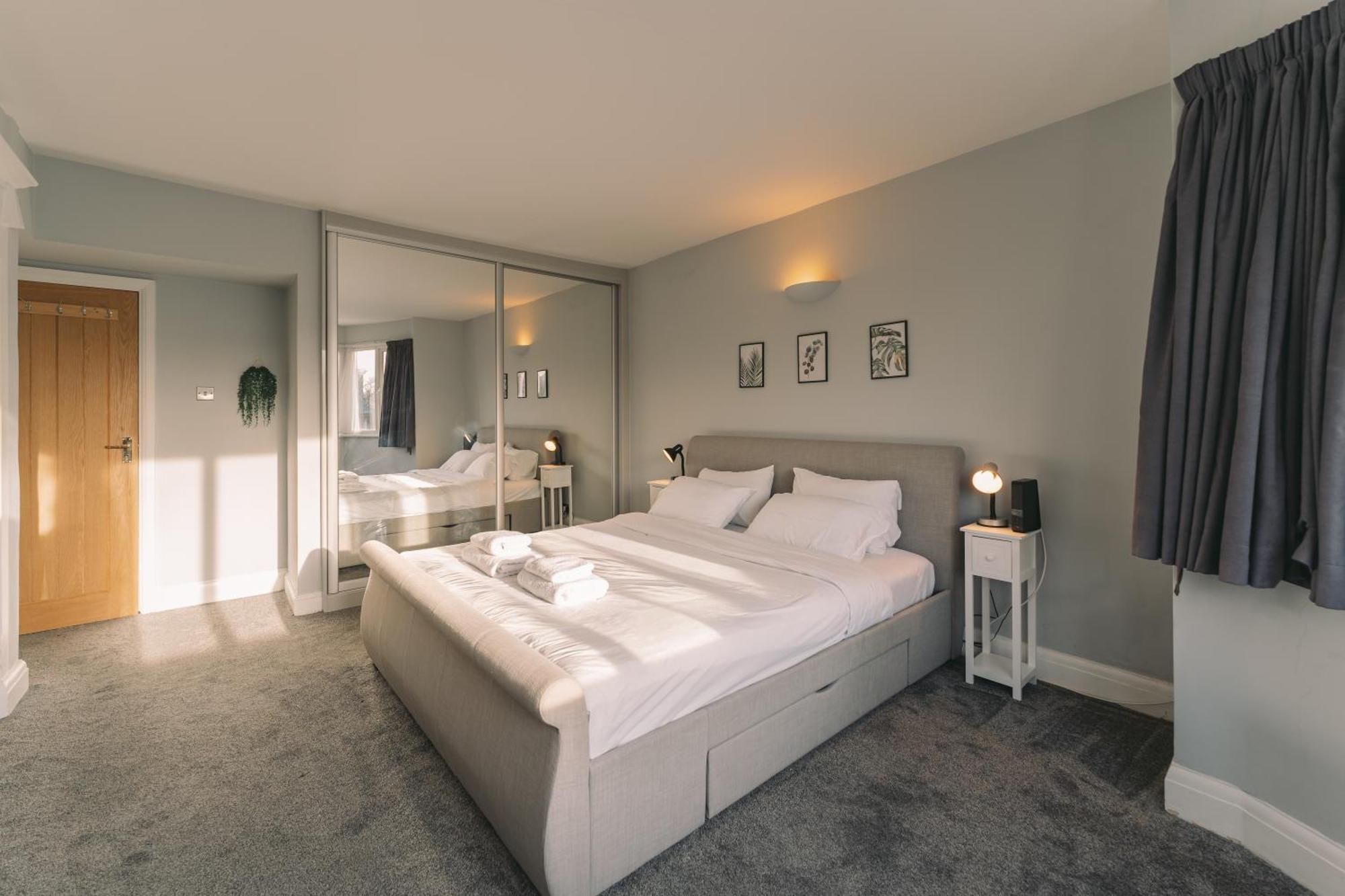 Modern Flat By The Underground. Apartment Лондон Екстериор снимка