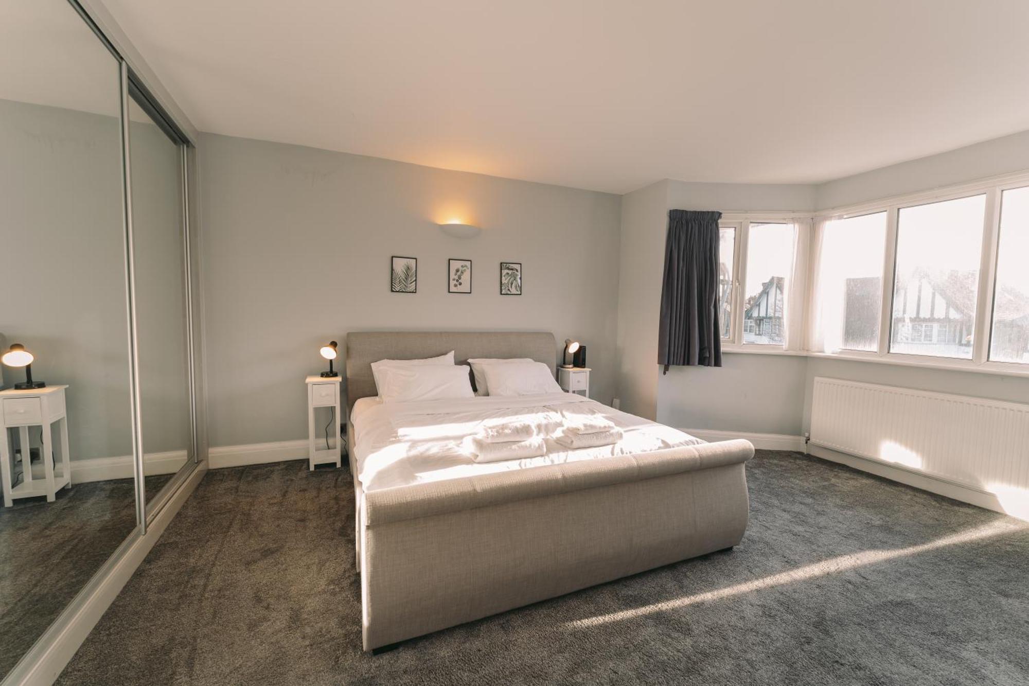Modern Flat By The Underground. Apartment Лондон Екстериор снимка