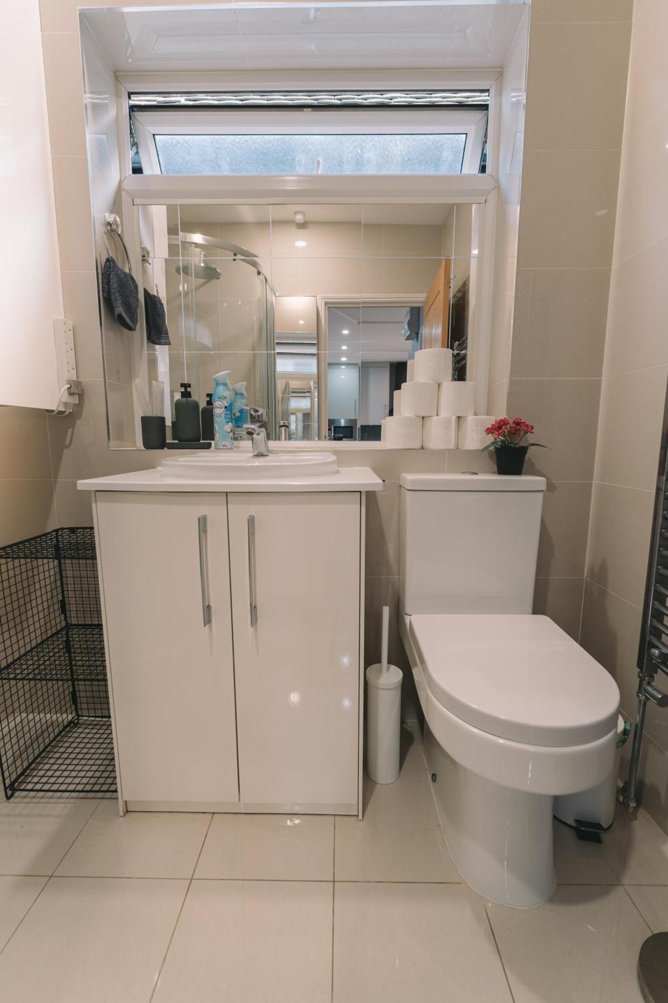 Modern Flat By The Underground. Apartment Лондон Екстериор снимка